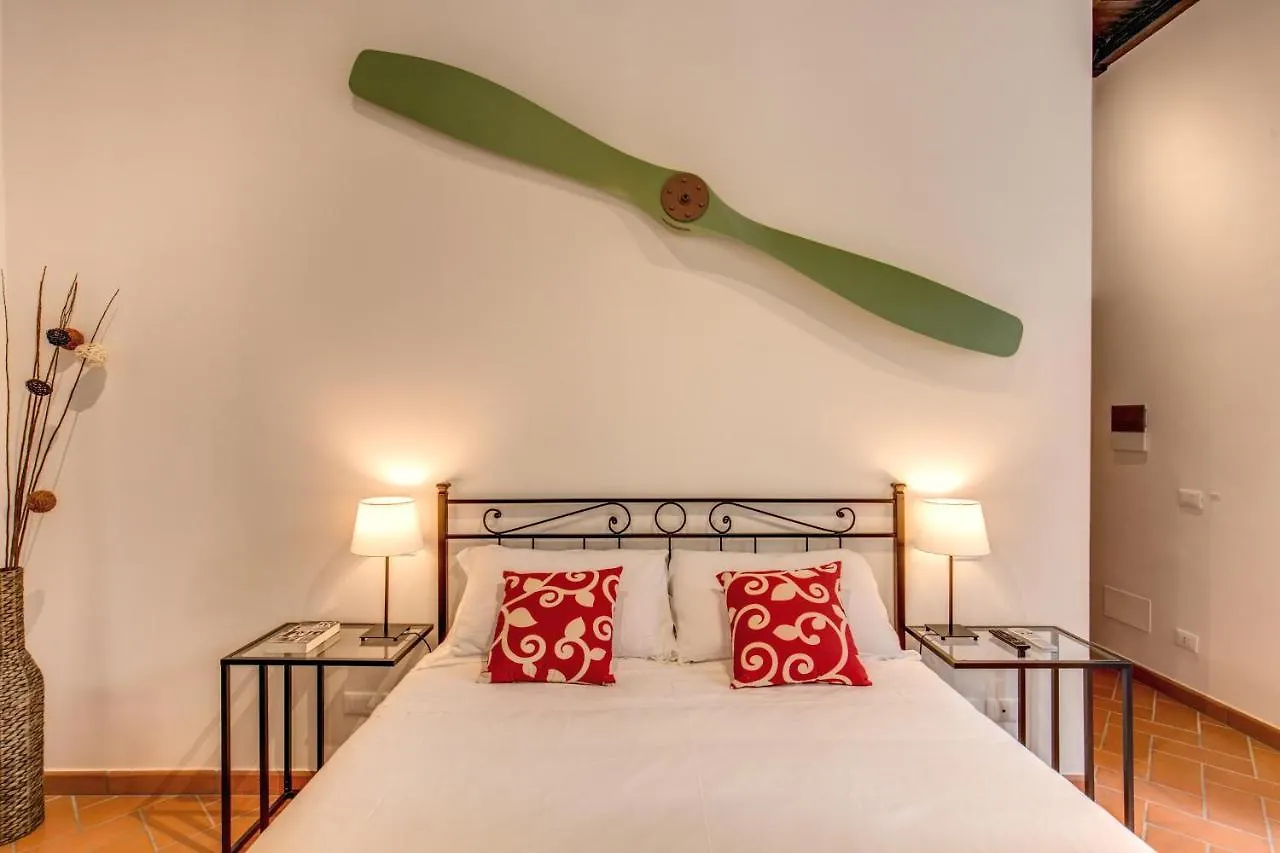 Piccolo Trevi Suites Rome 3*,